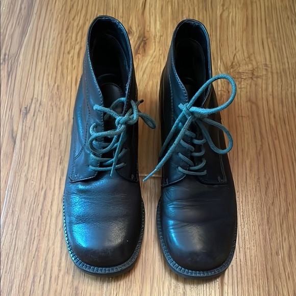 White Mountain Women’s‎ Brown Leather Booties, size 7 - Picture 1 of 11